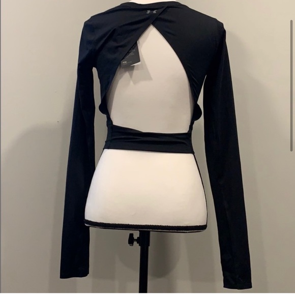 Under armour NWT cropped open back shirt. 🔥 - Picture 3 of 5